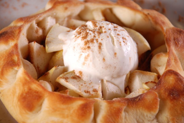 Пиріг яблучний з морозивом